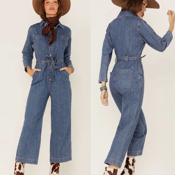 Levi's Pants - NWT LEVI’S BLUES I’m Not Modest Crop Jumpsuit, X0638